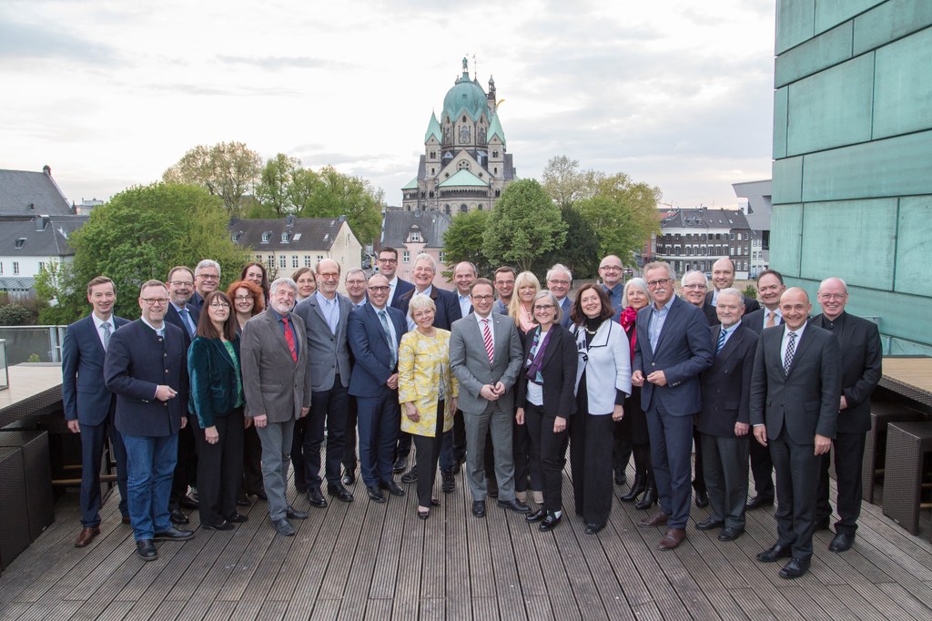 Bürgermeister Reiner Breuer und Kulturdezernentin Dr. Christiane Zangs (m.) begrüßten den Kulturausschuss des Deutschen Städtetages in Neuss.