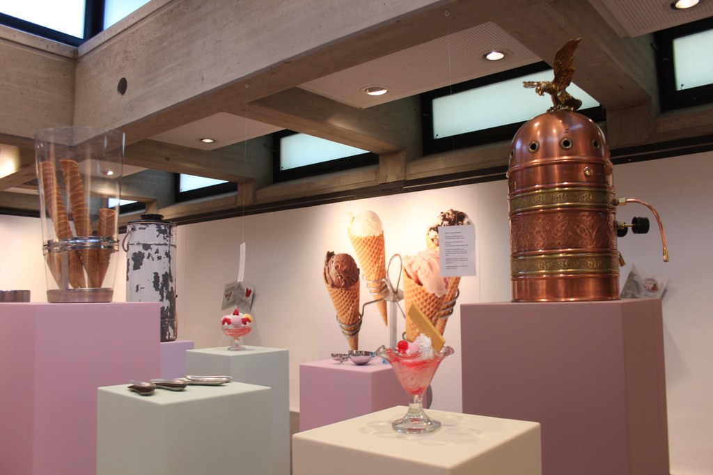 Die Neusser Künstlerin Charlotte Kons kreierte für die Ausstellung einen „Eis-Raum“.