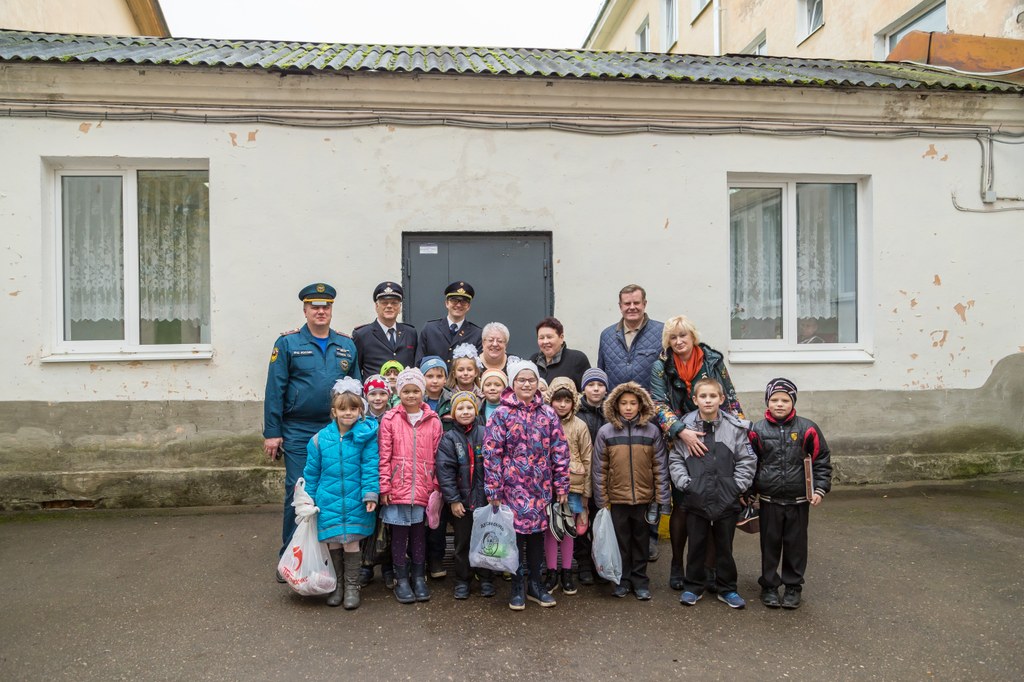 Die Kinder aus dem Pskower Waisenhaus freuen sich nun über eigenes Geschirr.