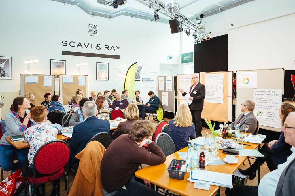 Dezernent Ralf Hörsken begrüßt die Teilnehmerinnen und Teilnehmer des Workshops. Foto: ISA/Martin Scherag