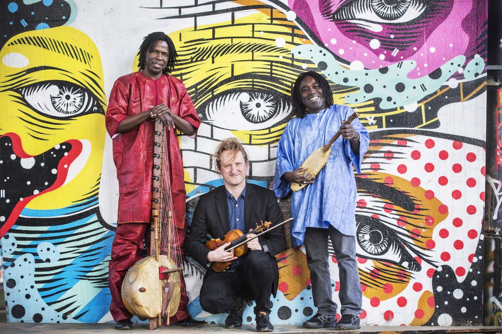 Das Trio Tamala ist im Rahmen von "Acoustic Concerts" im April 2022 zu Gast in Neuss. © Dieter Telemanns