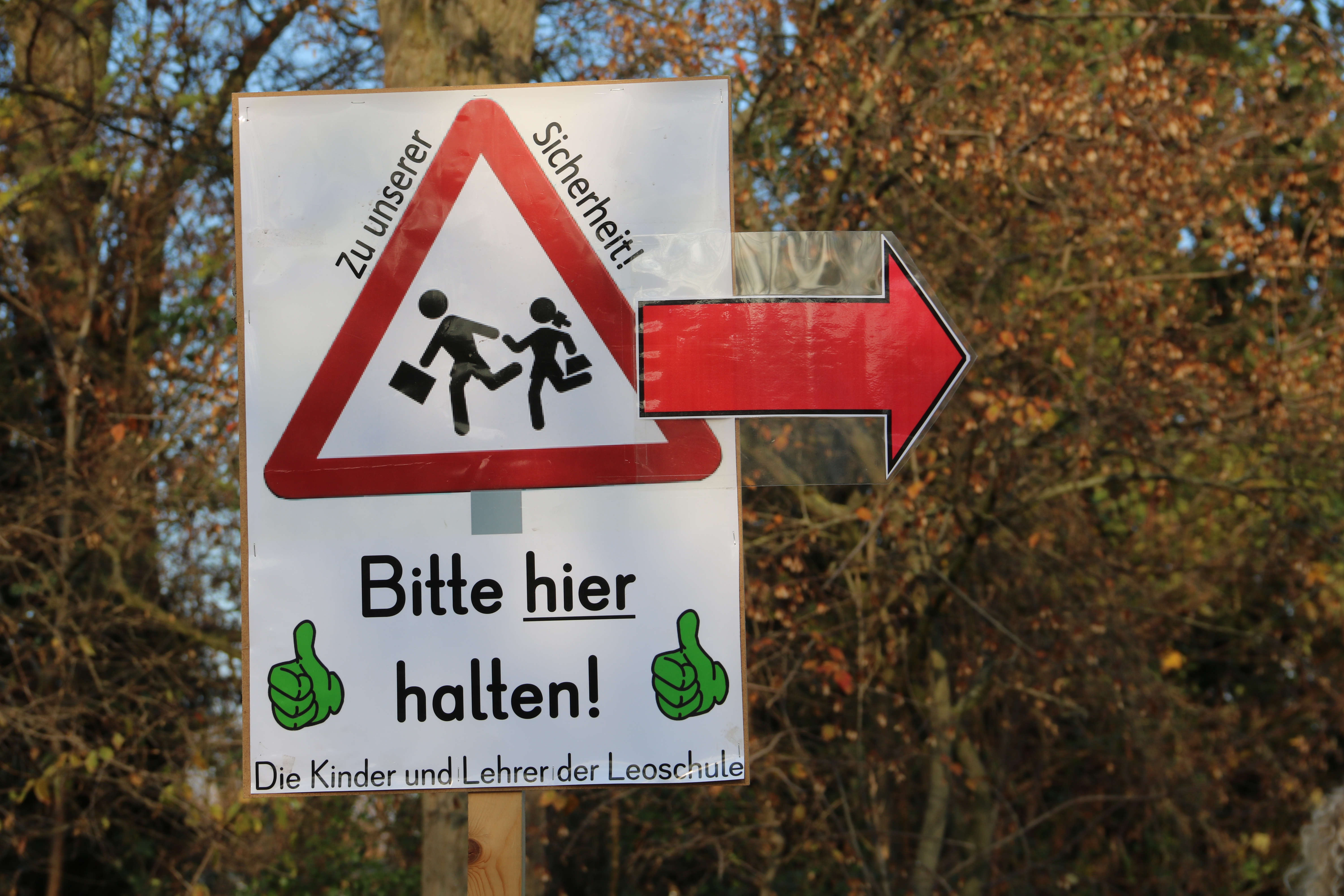 Schild-Bitte hier halten!.JPG