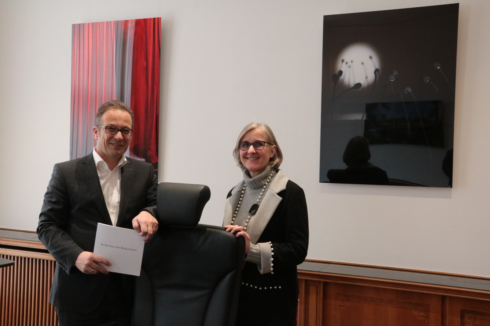 In seinem Büro: Bürgermeister Reiner Breuer mit Kulturdezernentin Dr. Christiane Zangs.