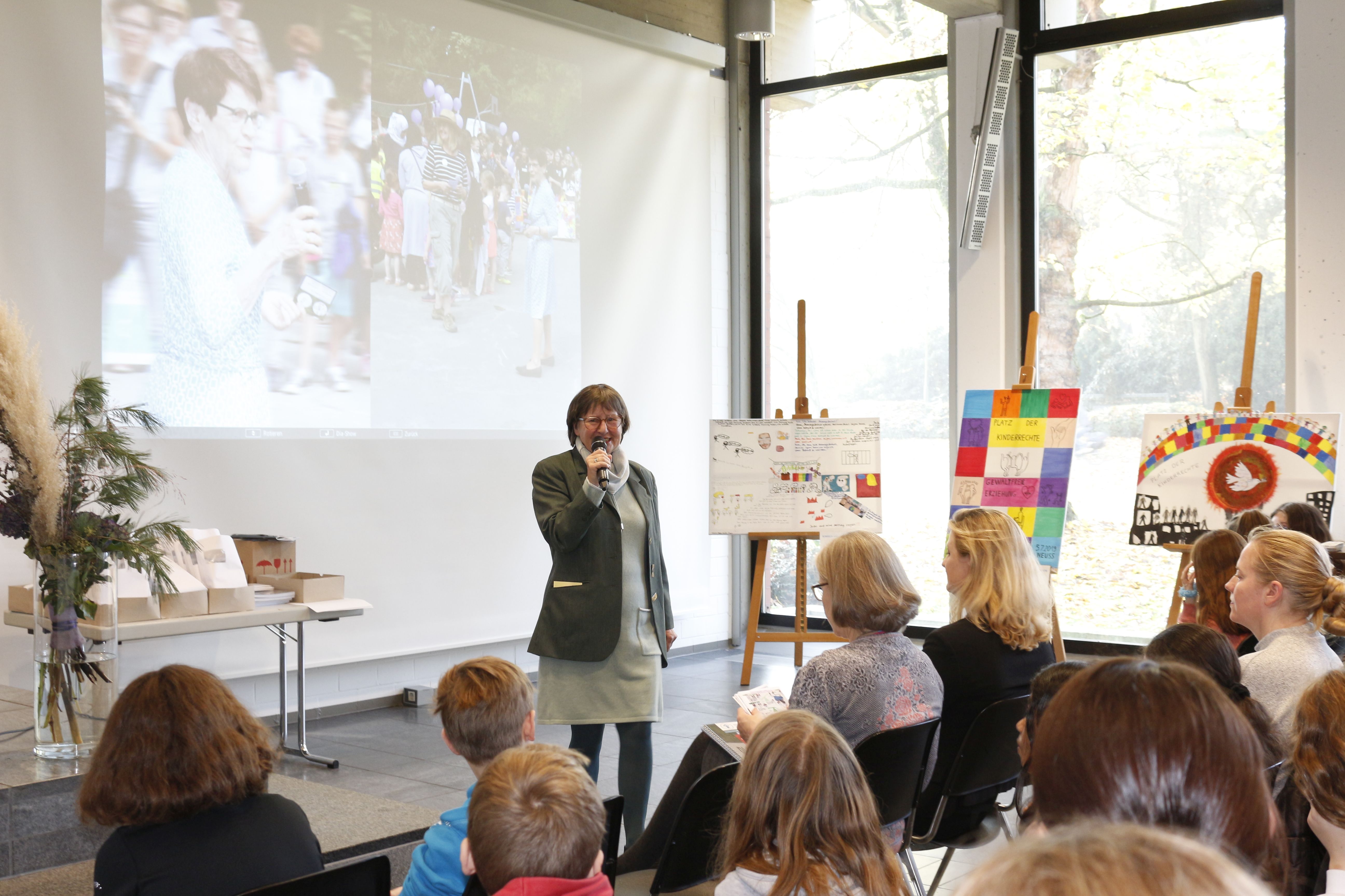 2111 Ausstellungseröffnung Kinder haben Rechte_3.jpg