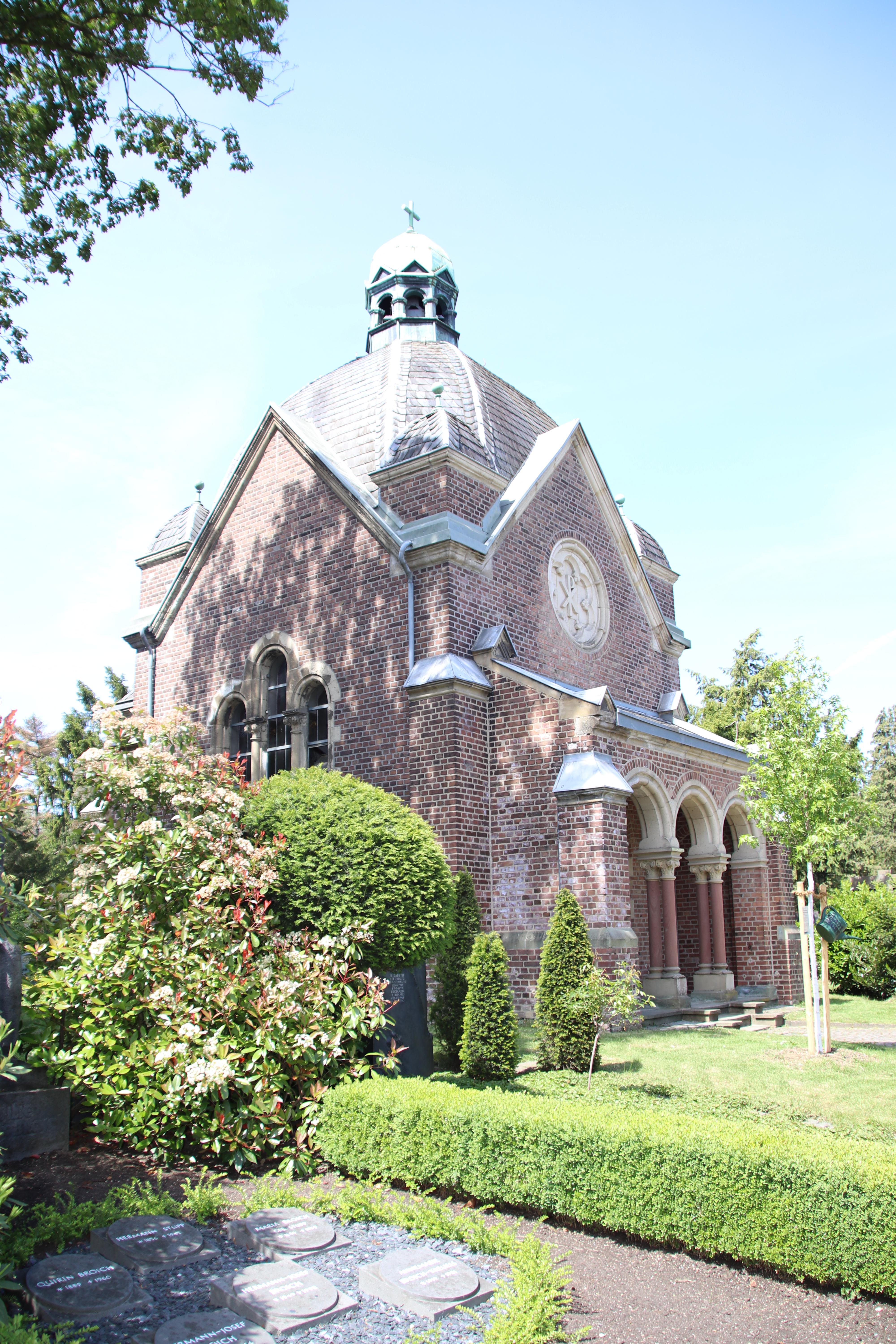 Alte Friedhofskapelle..JPG