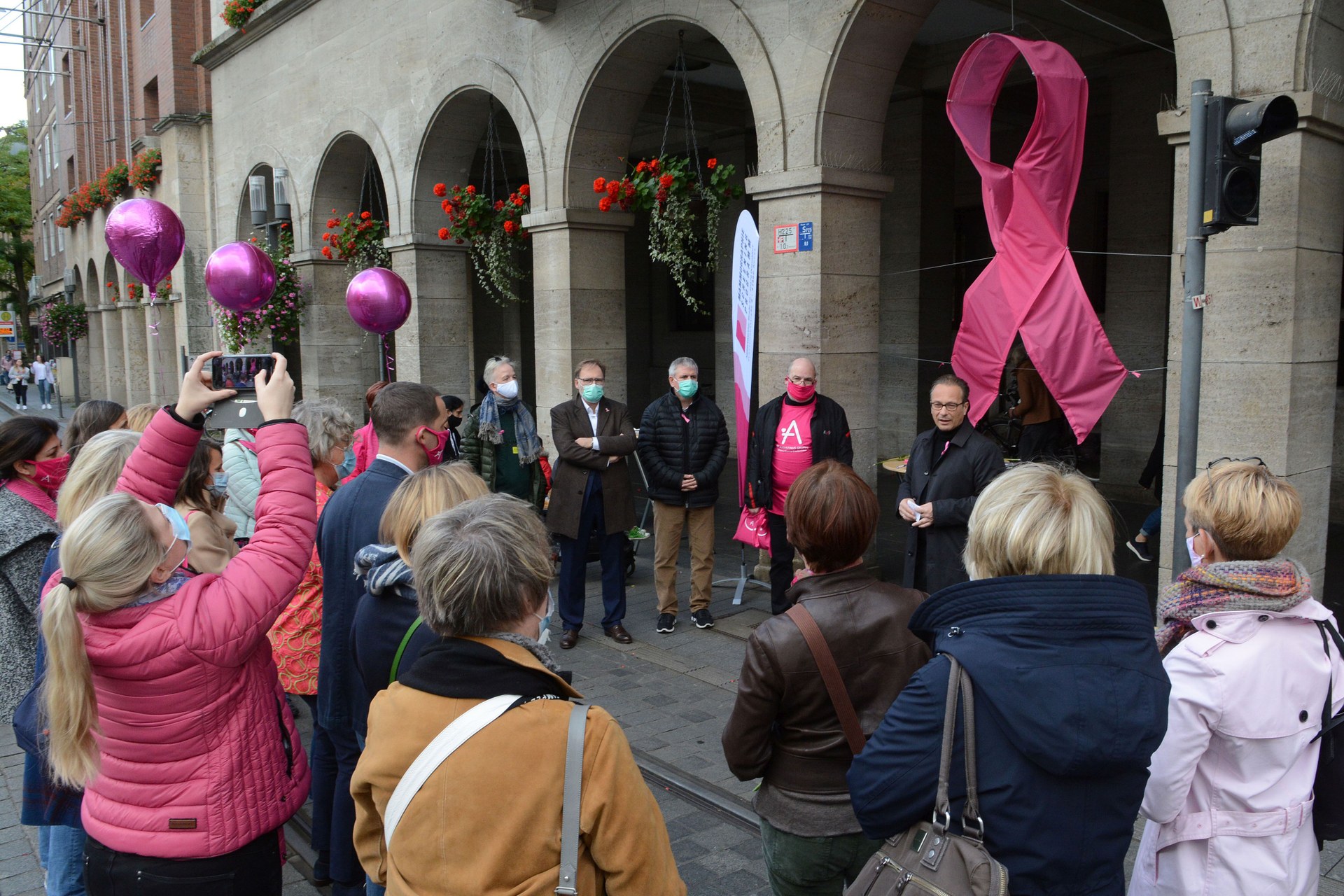 1210 Pinktober in Neuss-Beteiligte im Kampf gegen Brustkrebs-Foto-3.jpg