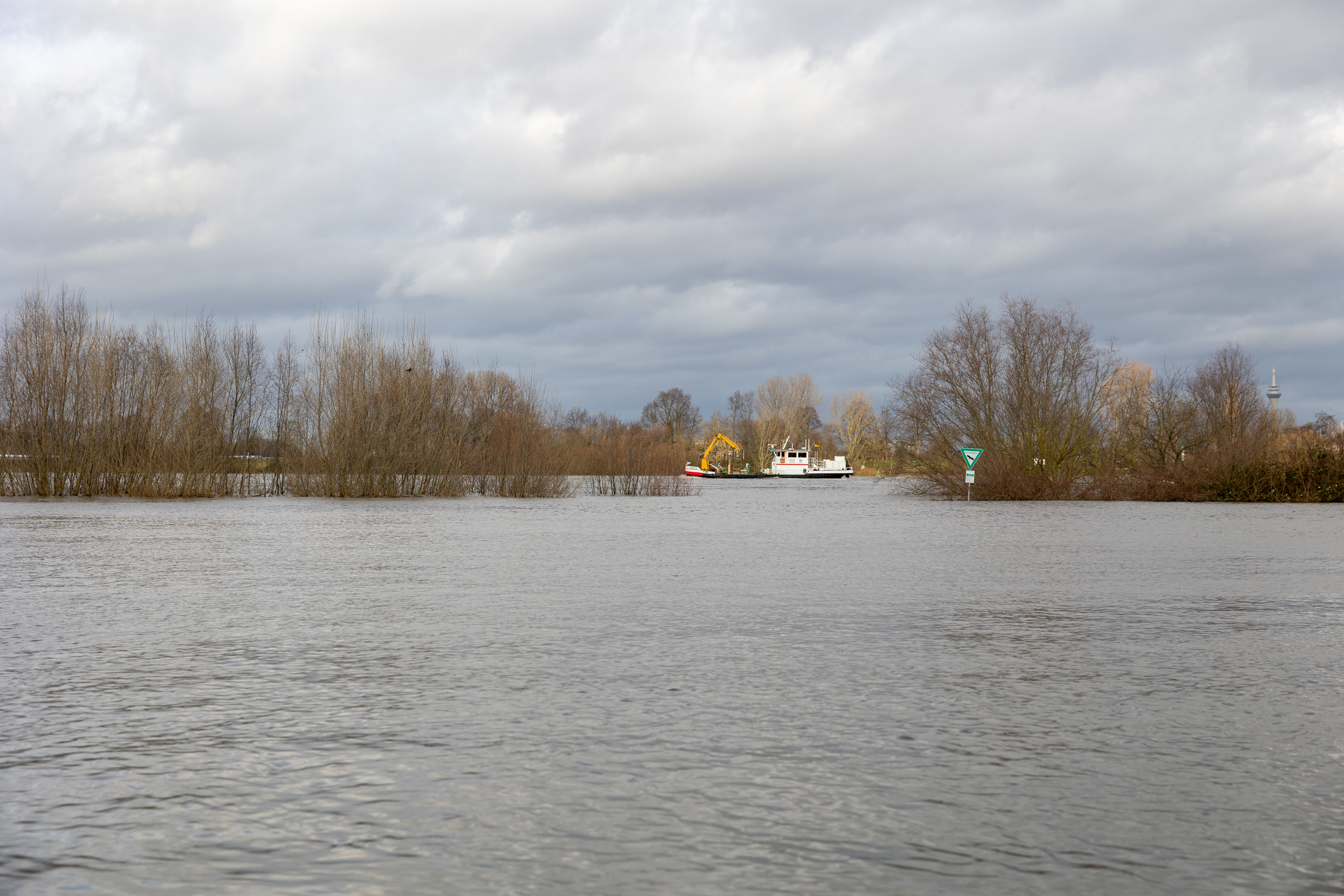 2023_stadtneuss_rheinhochwasser-4067.jpg