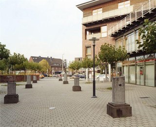 7 Säulen von Fr. Meyer, Römerplatz, 1998