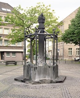 Quirinusbrunnen, Münsterplatz, J. Pechau, 1983
