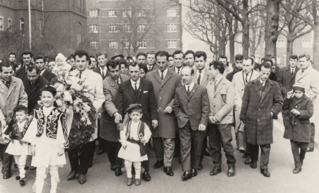 Festumzug zum Nationalfeiertag des 25. März, Breite Straße, o. D. [um 1967] — StAN, E.02.01.01