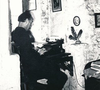 Der Dichter Karl Schorn (1893–1971) in seinem vorübergehenden Domizil im Blutturm