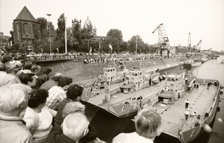 Veranstaltung am Hafenbecken 1 anlässlich des 4. Hansetages der Neuzeit in Neuss am Rhein im Juni 1984