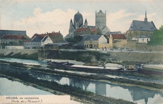 Der Erftkanal mit Quirinusmünster und Marienbergkapelle von Nordosten
