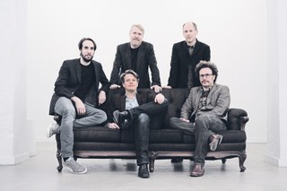 Das Axel Fischbacher Quintet präsentiert die neue CD/LP „Five Birds“! Vorher gibt es einen Tages-Jazzworkshop im RomaNEum. Anmelden kann man sich unter c.fischbacher@axmusic.eu