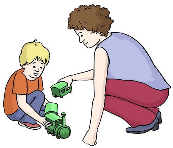 Eine Frau spielt mit einem Jungen und einer grünen Spielzeugeisenbahn.